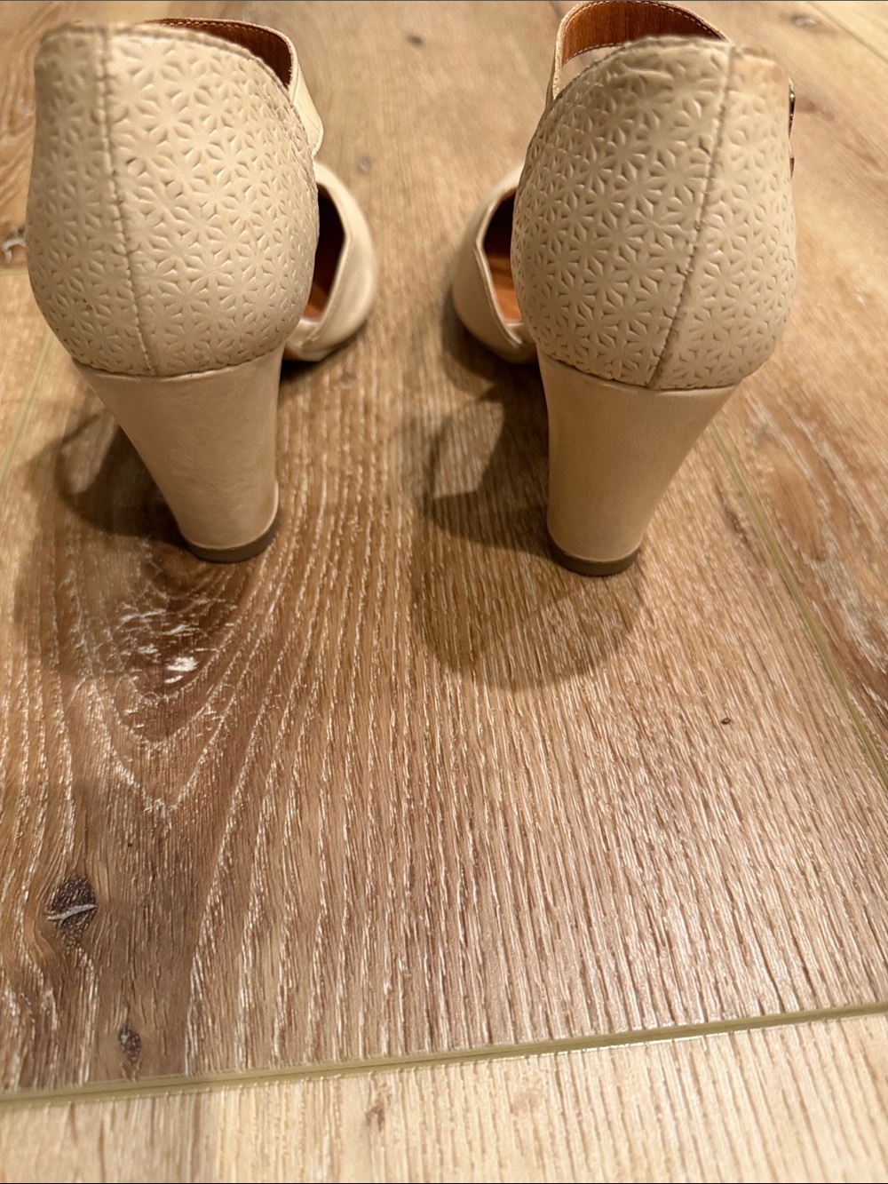Miz Mooz | Women's Scalloped Ankle-Strap Heels in Beige | size 36/6 - Picture 2 of 9